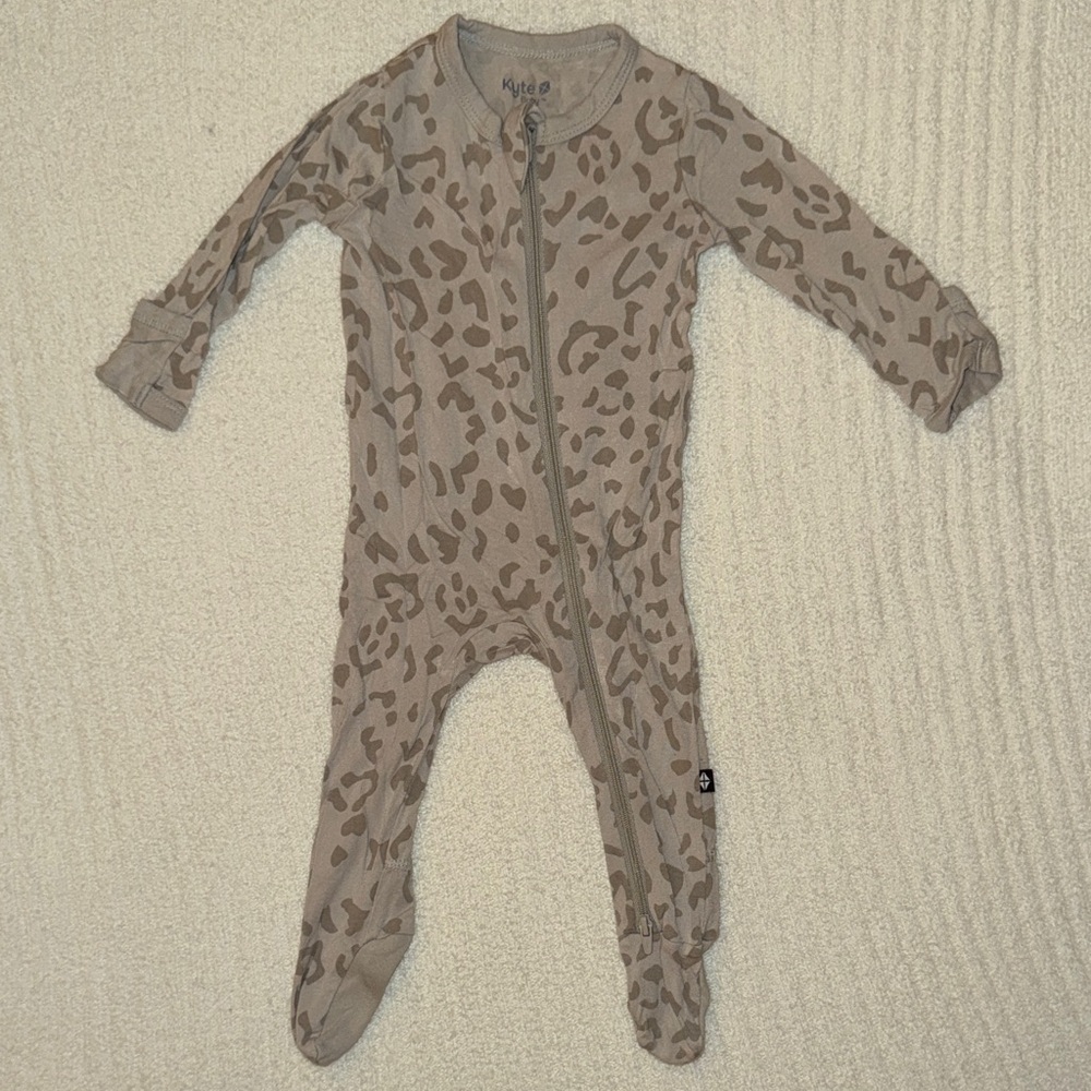 LIKE NEW - Kyte Baby bamboo footie onesie